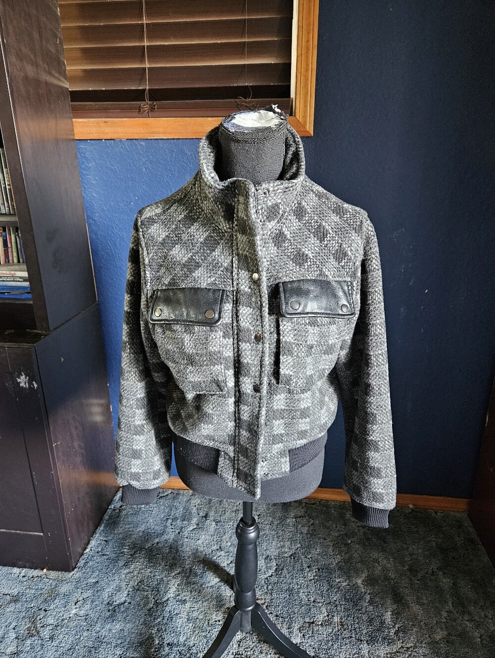 Bagatelle Collection Plaid Bomber Jacket in Black/Gray Size small